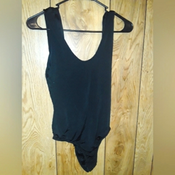 Womans Size Medium Solid Black Top Silky Bodysuit Sleeveless Tank Top Bodysuit - Picture 4 of 5